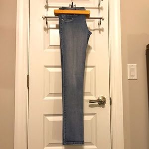 Franka 3 pocket medium blue wash straight leg jean (size 25)—zipper back pockets